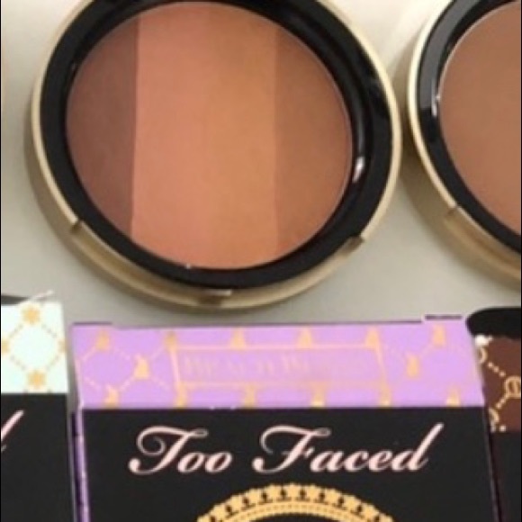 Too faced beach bunny bronzer - Picture 2 of 2